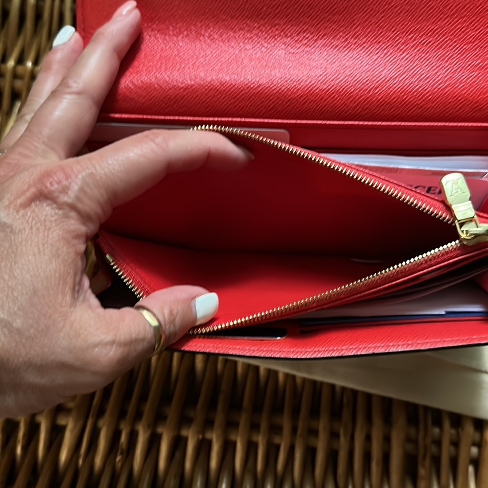 Louis Vuitton Limited Edition Sarah Holiday Wallet. - Picture 9 of 11